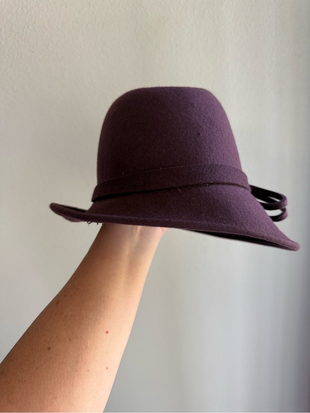 Wool Cloche Hat Bow Accent Wide Brim Vintage One Size Purple Plum Academia MCM - Picture 8 of 12